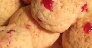 Рецепт Песочного кукурузного печенья с сушеной вишней