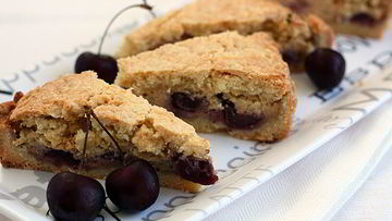 Рецепт Баскского пирога с вишней и заварным кремом