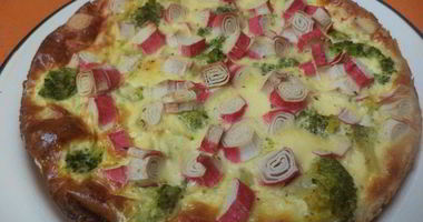 Рецепт Пирога из слоеного теста с брокколи и крабовыми палочками