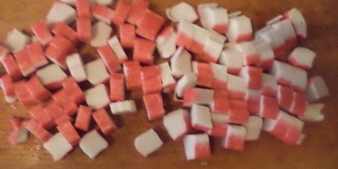 Рецепт пирога из слоеного теста с брокколи и крабовыми палочками