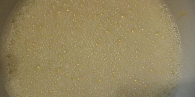 Рецепт пирога из слоеного теста с брокколи и крабовыми палочками