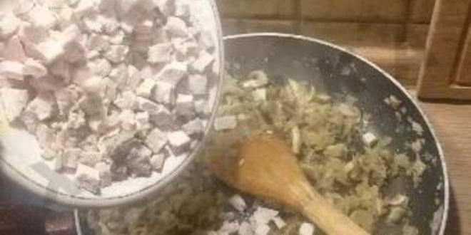 Рецепт пирога с курицей, грибами и луком