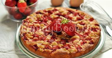 Рецепт Пирога с ревенем и клубникой