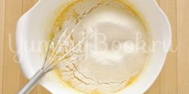 Рецепт пирога с ревенем и клубникой