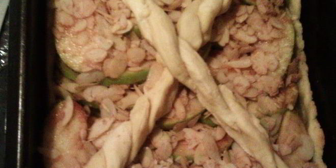 Рецепт ромового пирога с яблоками и миндалем