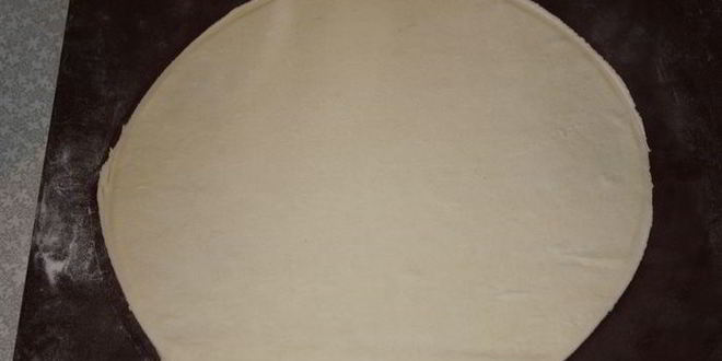 Рецепт слоеного пирога с миндалем