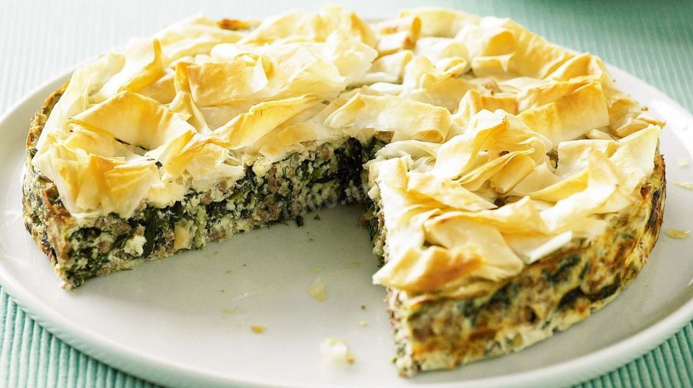 Как приготовить сырный пирог со шпинатом и мясом