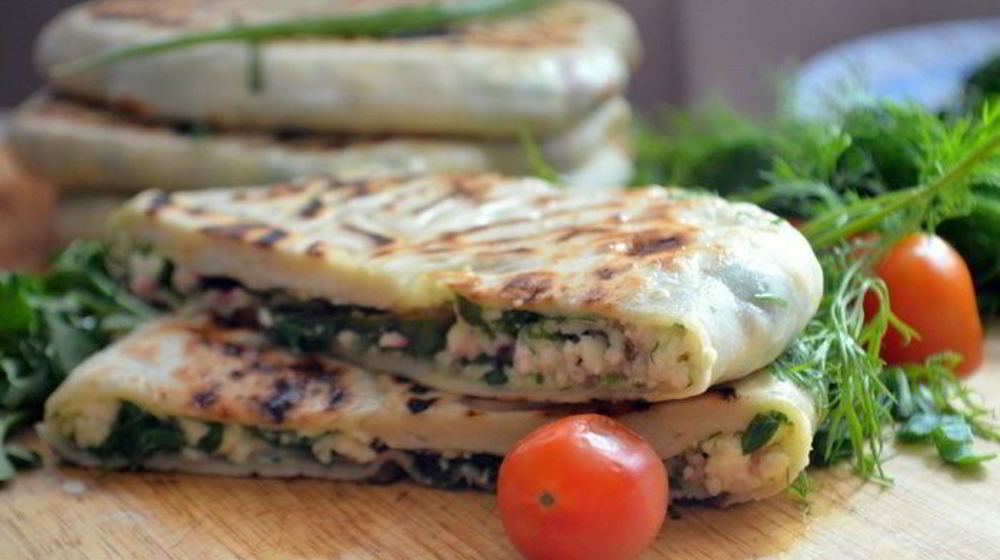 Как приготовить мини-кутабов со свежей огородной зеленью