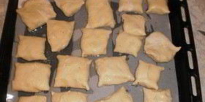 Рецепт пирожков из слоеного теста с грибами и картошкой