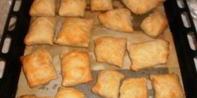 Рецепт пирожков из слоеного теста с грибами и картошкой