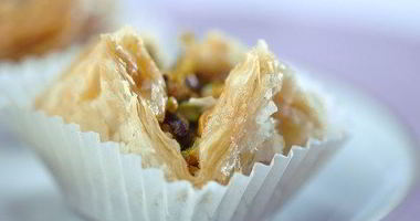 Рецепт Пирожков из теста фило с начинкой из баклажанов, фисташек и феты