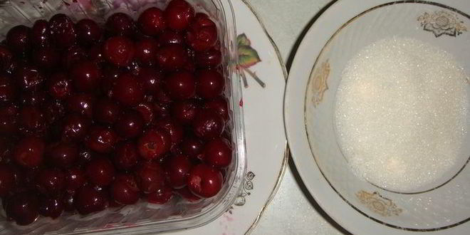 Рецепт сдобных пирожков с вишней