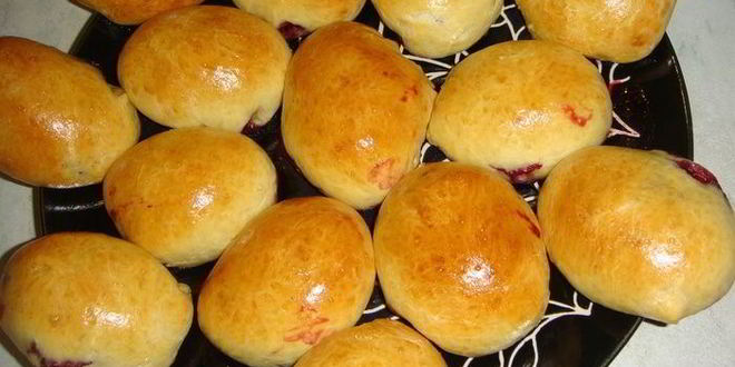 Рецепт сдобных пирожков с вишней