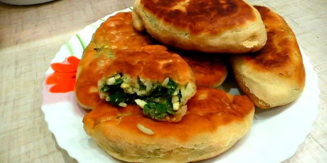 Рецепт жареных пирожков с рисом, яйцом и зеленым луком