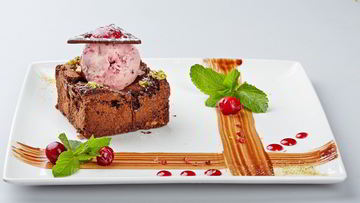 Рецепт Брауни с клюквенным мороженым