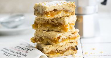 Рецепт Домашнего нарезного пирожного с курагой