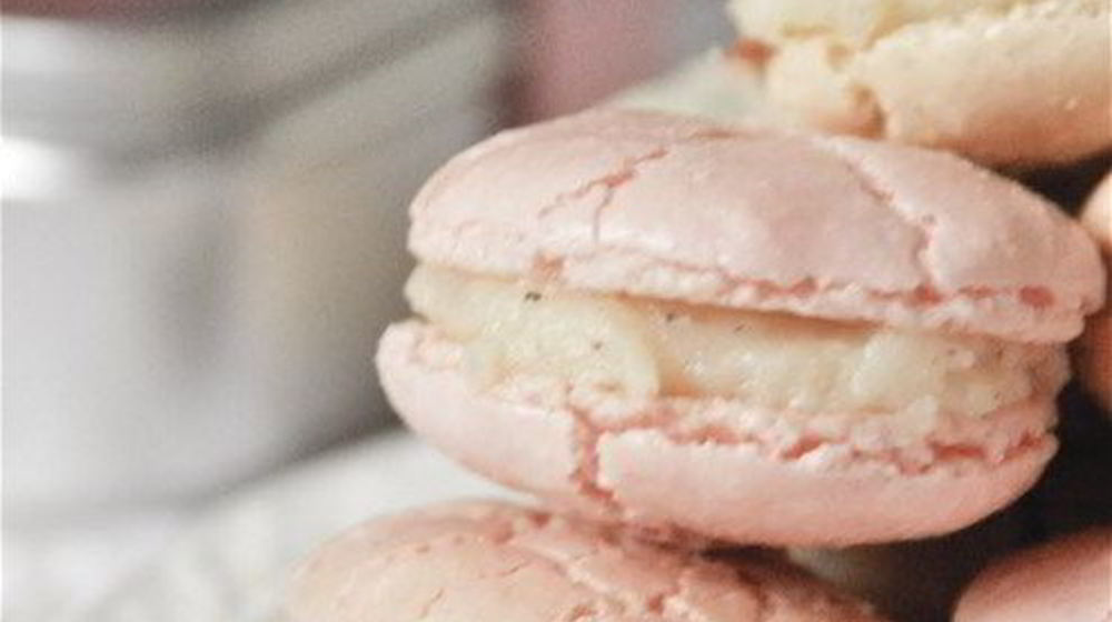 Как приготовить клубничные пирожные макароны