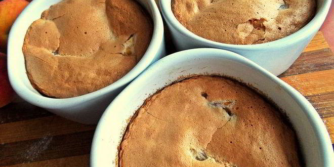 Рецепт нежного пирожного с персиками