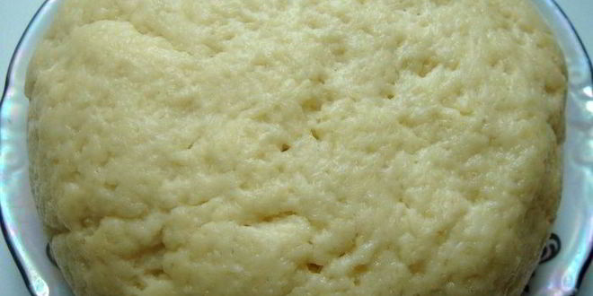 Рецепт пирожного с черничным киселем, земляникой и сливками