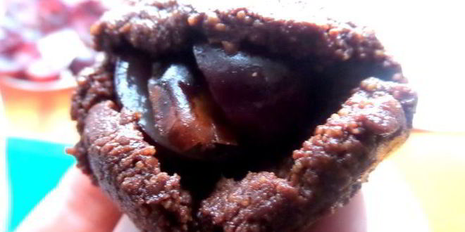 Рецепт шоколадных пирожных с фруктами