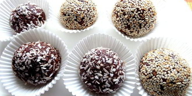 Рецепт шоколадных пирожных с фруктами