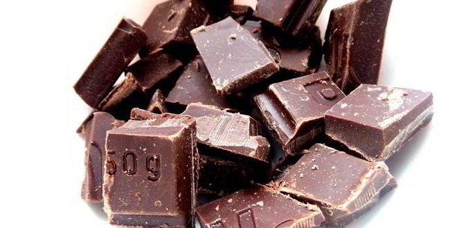 Рецепт шоколадных пирожных с фруктами