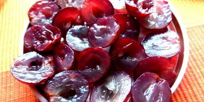 Рецепт шоколадных пирожных с фруктами