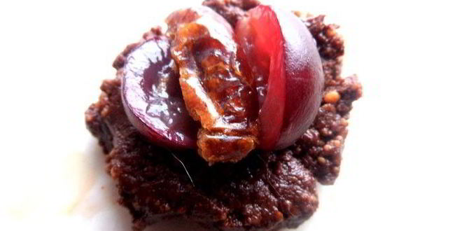 Рецепт шоколадных пирожных с фруктами