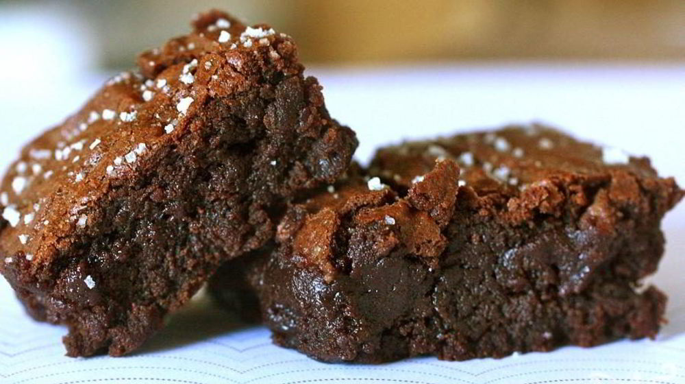 Как приготовить шоколадные пирожные с солью