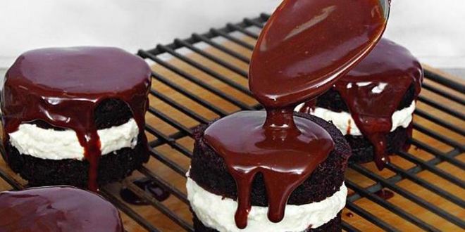 Рецепт шоколадных пирожных с вишней