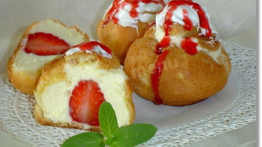 Как приготовить заварные пирожные с творожным кремом и клубникой