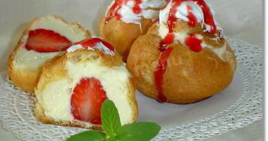 Рецепт Заварных пирожных с творожным кремом и клубникой