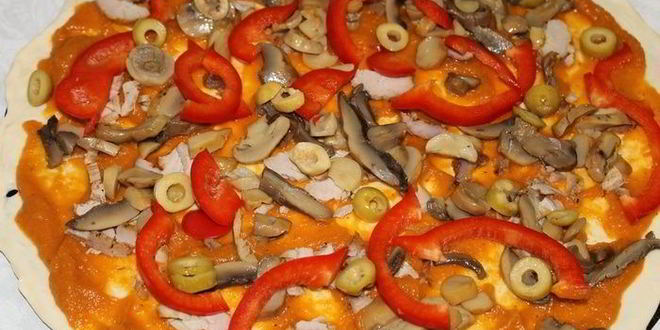 Рецепт пиццы овощной с грибами и зеленью по-деревенски