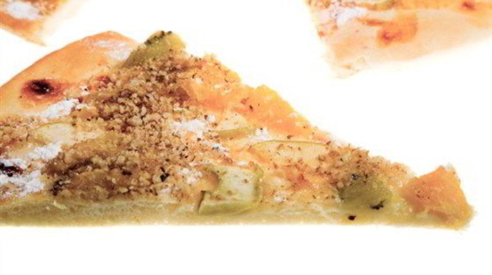 Как приготовить пиццу с грушей, луком, орехами и двумя видами сыра