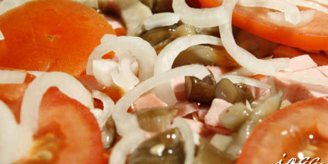 Рецепт пиццы с колбасой