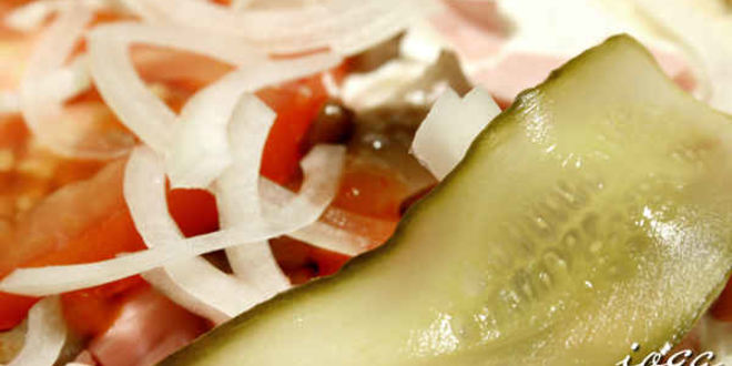 Рецепт пиццы с колбасой