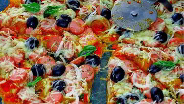 Рецепт Пиццы с сосисками и маслинами