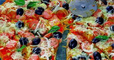 Рецепт Пиццы с сосисками и маслинами