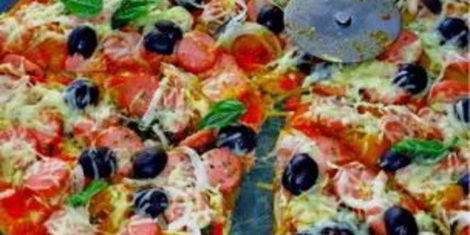 Рецепт пиццы с сосисками и маслинами