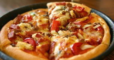 Рецепт Пиццы с сосисками и помидорами