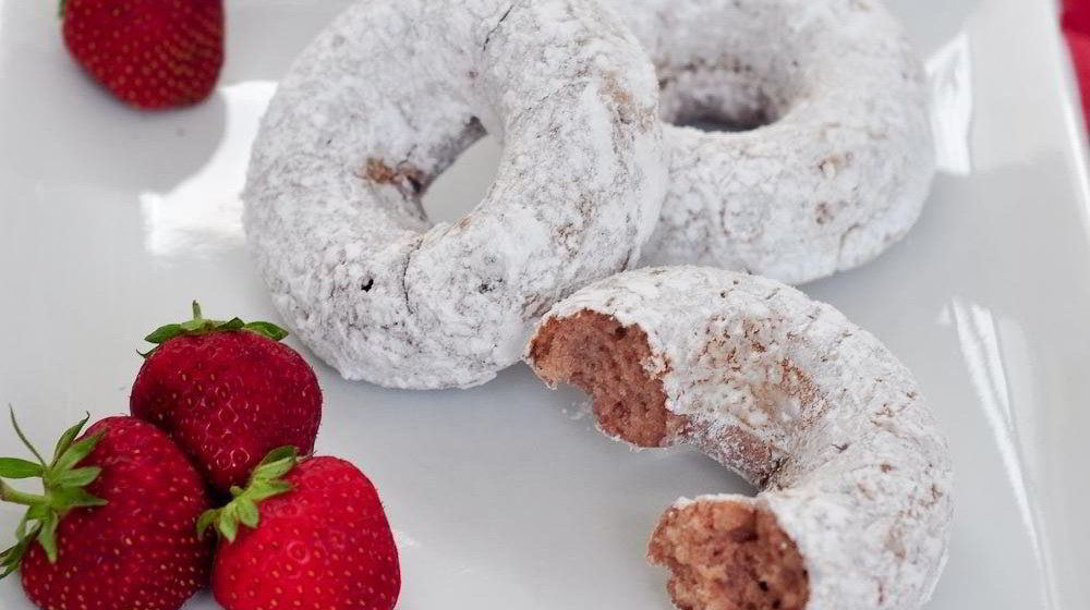 Как приготовить пончики с сахарной пудрой