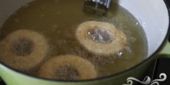 Рецепт пончиков с ванильной глазурью и посыпкой