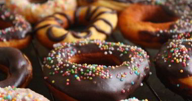 Рецепт Пончиков в темном и белом шоколаде