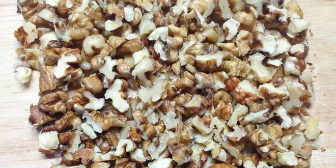 Рецепт чайной коврижки с изюмом и орехами в мультиварке