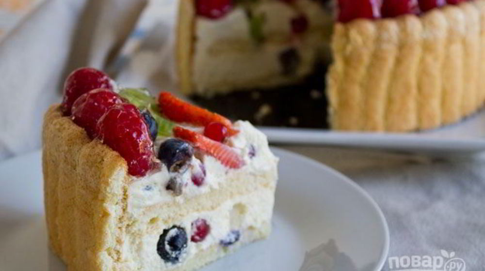 Как приготовить бисквитную шарлотку