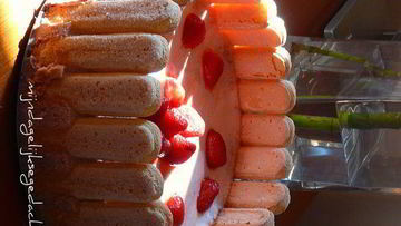 Рецепт Классической шарлотки с клубничным муссом