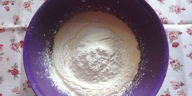 Рецепт меренговой шарлотки с малиной и белым шоколадом