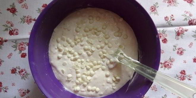 Рецепт меренговой шарлотки с малиной и белым шоколадом