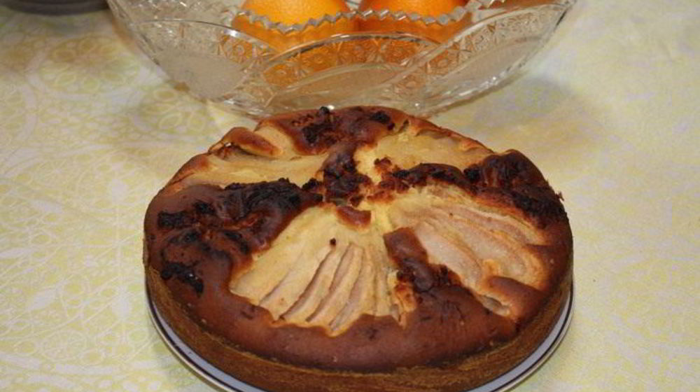 Как приготовить шарлотку с грушами и орехами