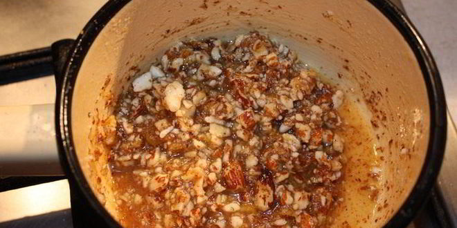 Рецепт шарлотки с грушами и орехами